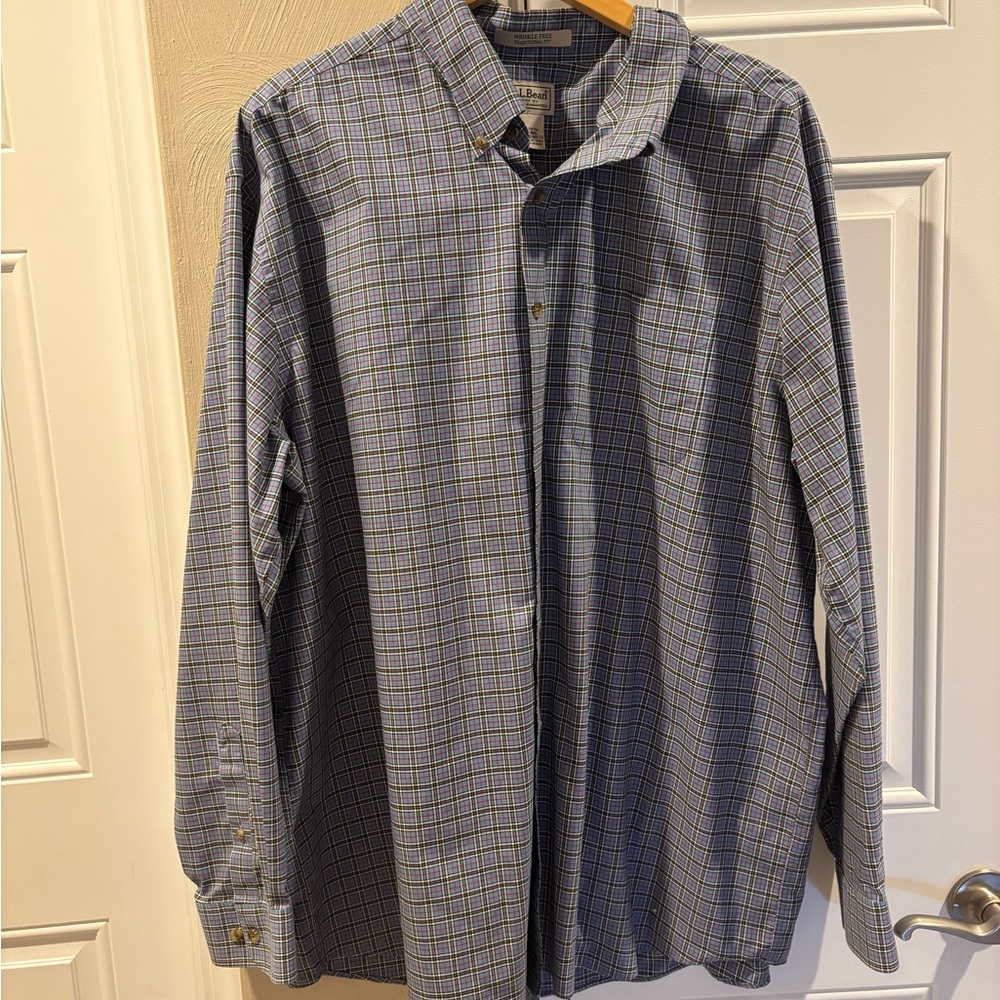 L.L. Bean Men's Blue and White Checkered Shirt Wrinkle-free fabric